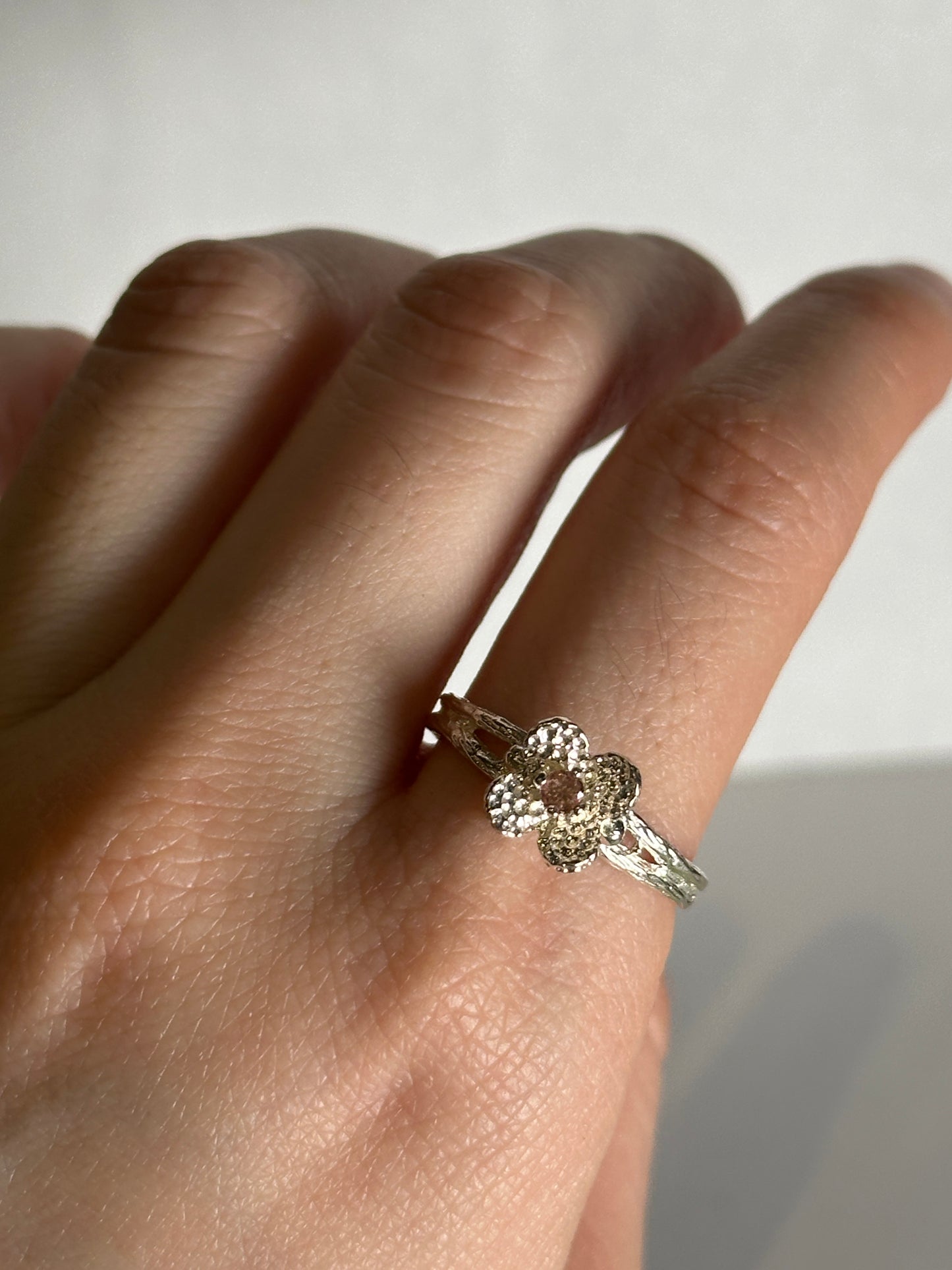 Anillo Flor con piedra