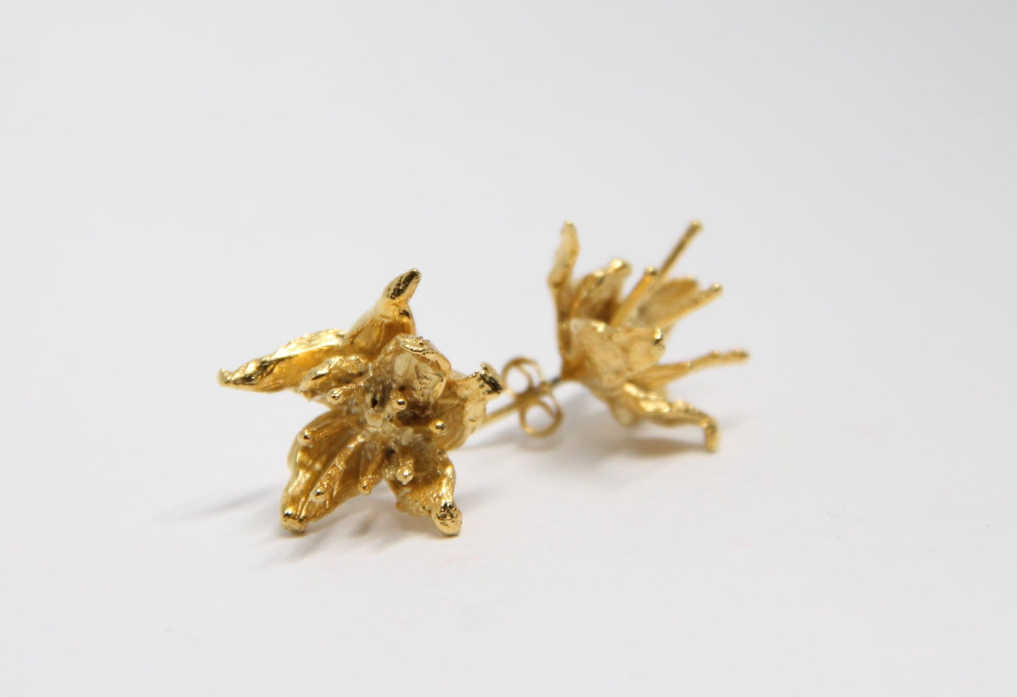 Aretes Flor de Tilio Dorado
