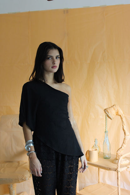 Blusa Irregular Negra