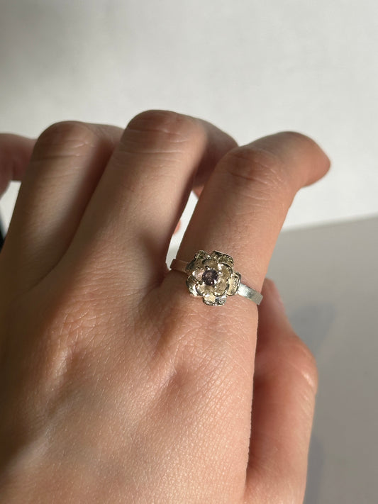 Anillo Flor con piedra